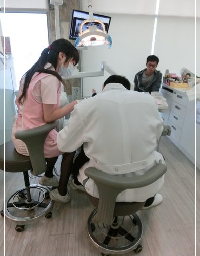 【牙醫分享】牙痛怎麼辦找台中牙醫診所超推薦,醫師和護士都超溫柔，叛逆的牙也處理得很好沒再出問題~感動~