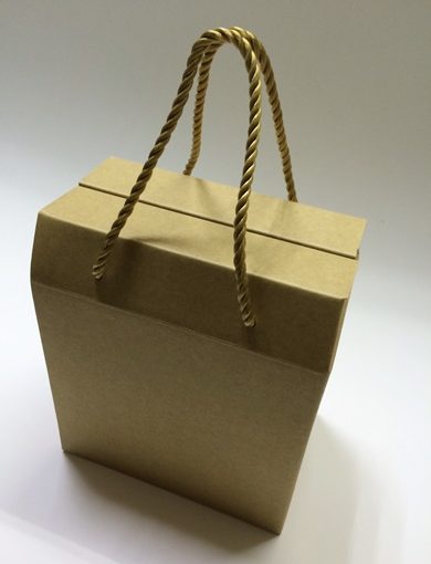 【台北紙盒包裝工廠】台北有一家專業的包裝紙盒印刷工廠，請他們客製化的牛皮紙盒雖然外觀很樸素，但是質感真的很好耶！報價也很清晰不模糊！