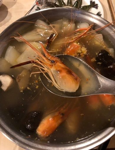 【美食】新竹餐廳分享！竹北厲害的海鮮餐廳，好吃的活蝦大餐家人都好喜歡呢！