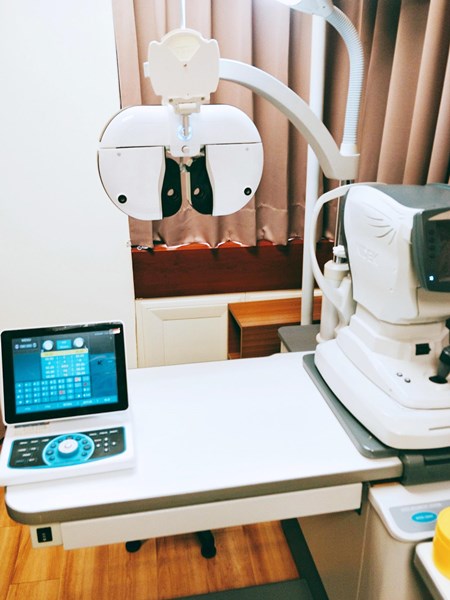[眼科推薦] 近視警報！搶先看最新技術Smile全飛秒近視雷射，台北權威醫師手術經驗豐富 !