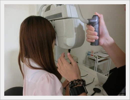 ［近視雷射手術］台中微笑眼科診所陳永煌醫師做的全無刀近視雷射手術價錢雖然高了一些，但是卻是全台灣唯一的微創近視眼科手術