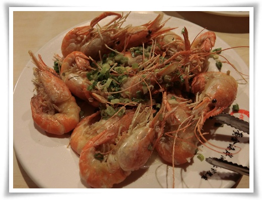 【新竹活蝦餐廳】跟朋友到新竹當地推薦的美食活蝦餐廳享用美食，服務親切料理好吃，一定會再度報到的!!