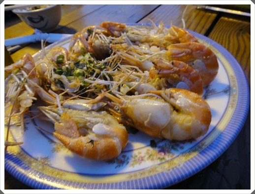 【新竹海鮮餐廳】新竹海鮮美食餐廳聚會首選，推薦美味無法檔的黃金海岸活蝦之家，超好吃的～