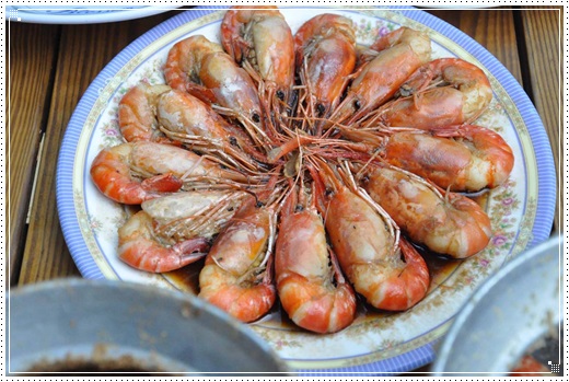 【新竹海鮮餐廳】新竹美食人氣推薦，活蝦聚餐餐廳超多人的耶！黃金海岸活蝦之家~