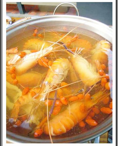【新竹海鮮餐廳】新竹同學會生日聚餐，這邊的活蝦美食好好吃很推薦，黃金海岸活蝦之家不愧是在地最讚~