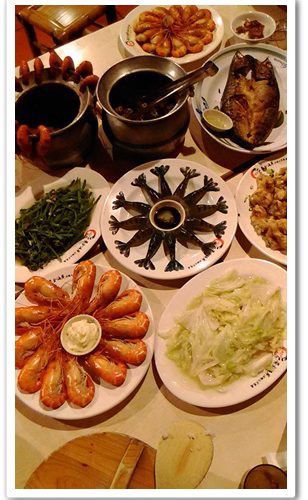 ◤新竹美食推薦◥在新竹活蝦美食餐廳慶祝母親節，黃金海岸活蝦之家餐廳的活蝦酥勾一，媽媽也吃的十分滿足~