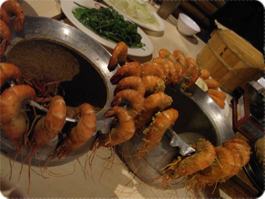 新竹活蝦+新竹聚餐+新竹餐廳+新竹美食+新竹聚餐餐廳+新竹海鮮餐廳+黃金海岸的胡椒蝦一定要來個兩甕，實在太好吃了!!