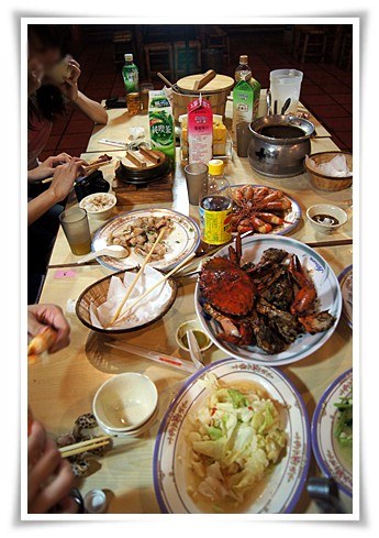 【新竹美食推薦】新竹活蝦餐廳聚餐大吃大喝食記，黃金海岸活蝦之家的蝦蝦好好吃~~
