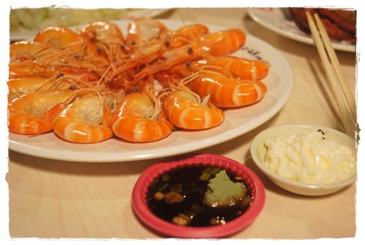 【竹北活蝦】新竹現撈海鮮美食分享，黃金海岸活蝦之家的鮮蝦乾淨又衛生，吮指美味Yummy!!
